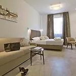 Pino Luxury And Σπλιτ