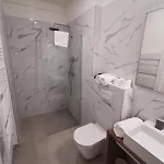 Pino Luxury And 招待所 4*