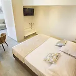 Pino Luxury And 招待所 4*