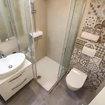 Pino Luxury And 招待所 4*