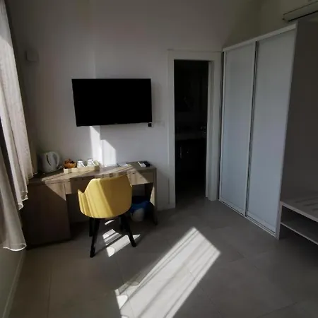 Pino Luxury And ゲストハウス 4*