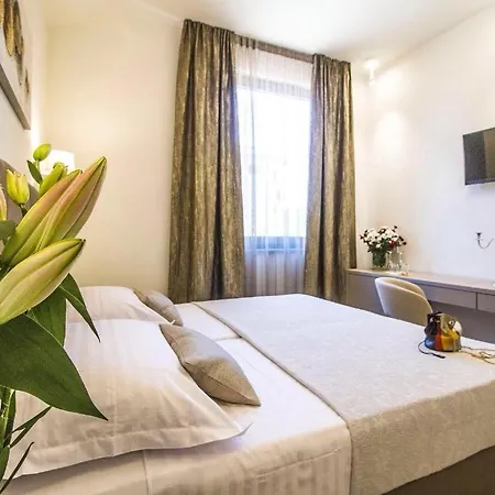 Pino Luxury And Guest house