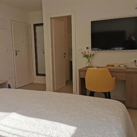 Pino Luxury And Guest house