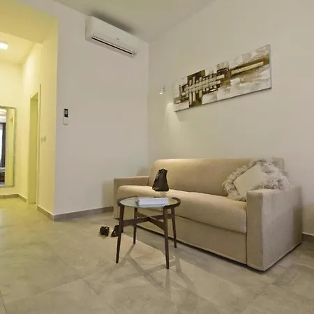 Pino Luxury And בית הארחה 4*