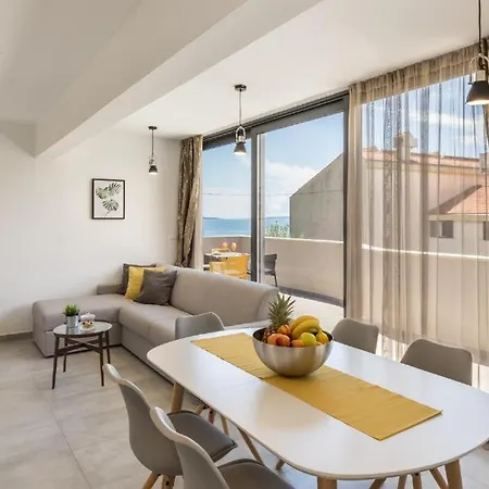 Pino Luxury And بيت ضيافة سبليت