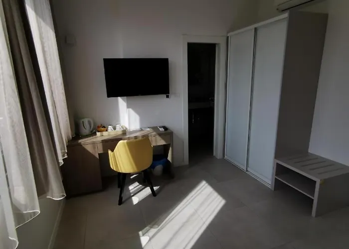 Pino Luxury And Pensión 4*