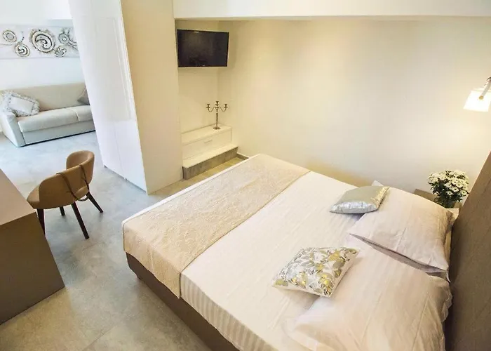 Pino Luxury And Pensión 4*
