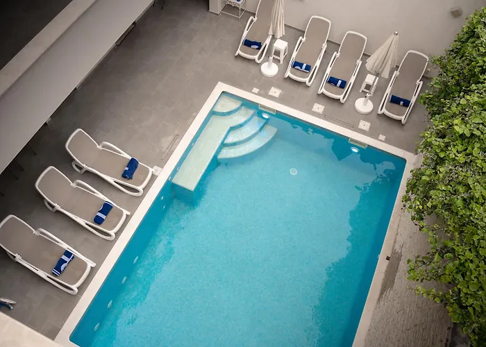 Pensión Pino Luxury And 4*