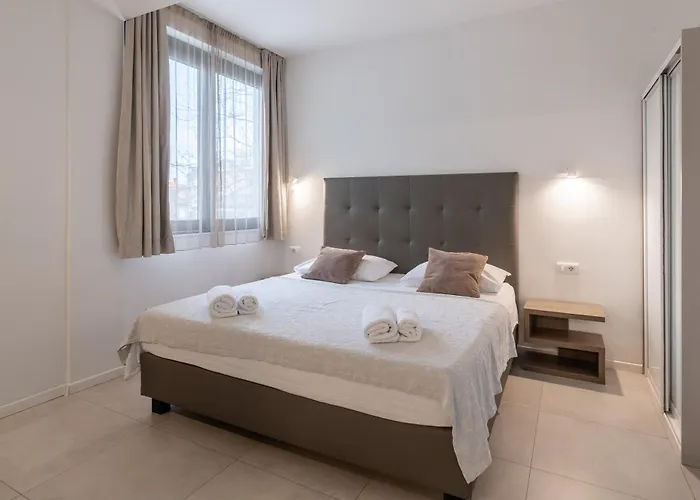 Pino Luxury And Pensión Split