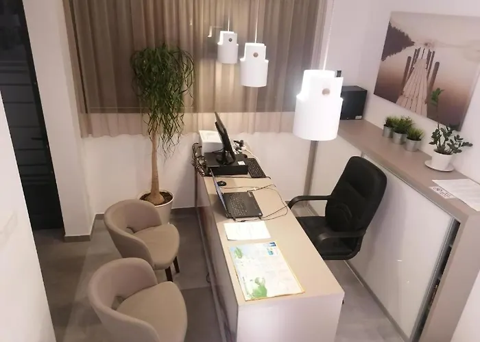 Pino Luxury And Pensión