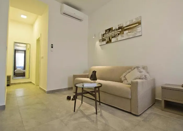 Pino Luxury And Gasthuis 4*